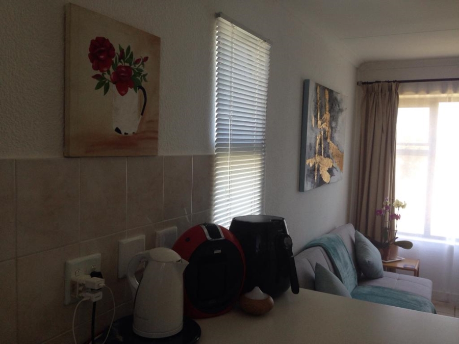 To Let 1 Bedroom Property for Rent in Panorama Western Cape